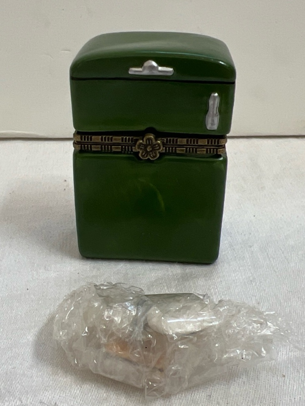 Green Refrigerator Porcelain Hinged Trinket Box WITH 3 Food Trinkets (Wrapped)